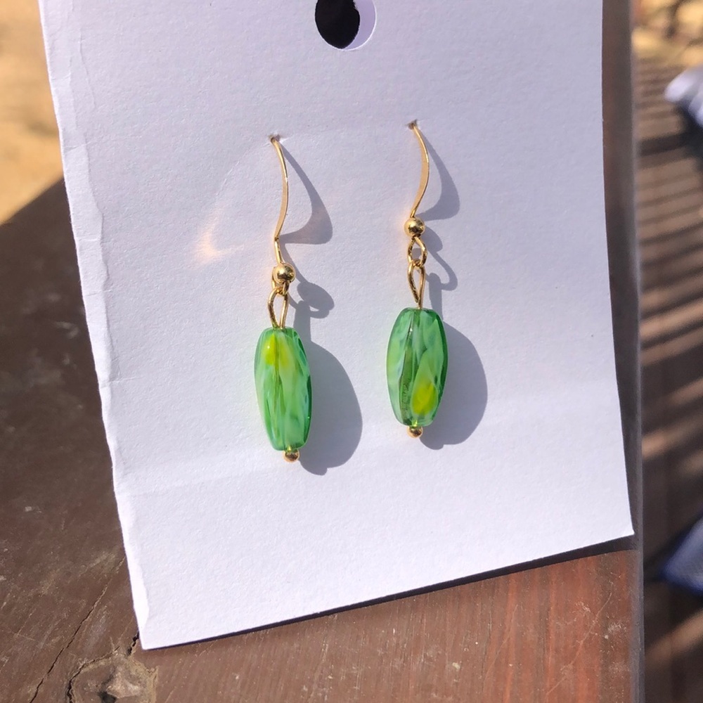 βοΈHPβοΈ Handmade β€οΈ Green Glass Earrings - Picture 2 of 3